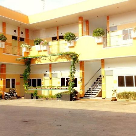 Hotel Kencana Rembang Extérieur photo