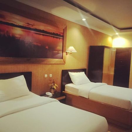 Hotel Kencana Rembang Extérieur photo
