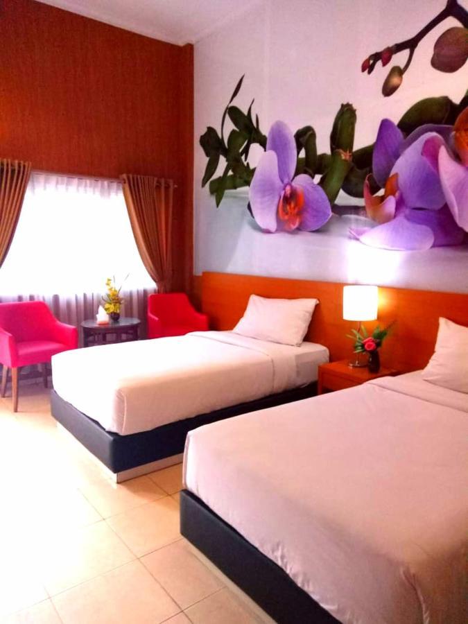 Hotel Kencana Rembang Extérieur photo