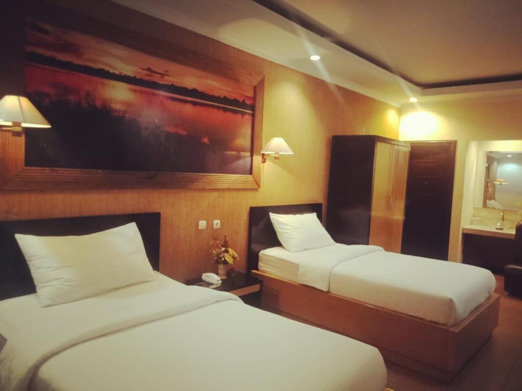 Hotel Kencana Rembang Extérieur photo