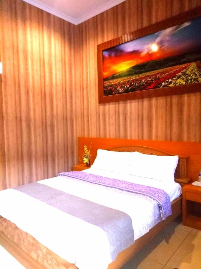 Hotel Kencana Rembang Extérieur photo